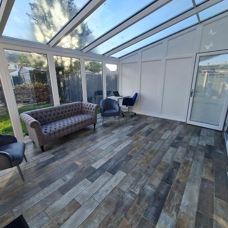 Elm Park Cheerful 4-Bedroom Holiday Home Hornchurch ภายนอก รูปภาพ
